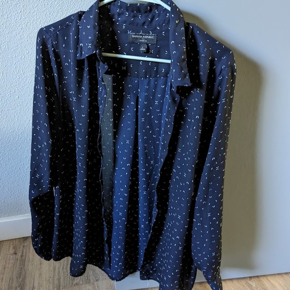 Large Banana Republic Button Up Shirt